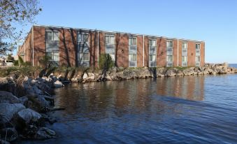 Lighthouse Inn - Two Rivers