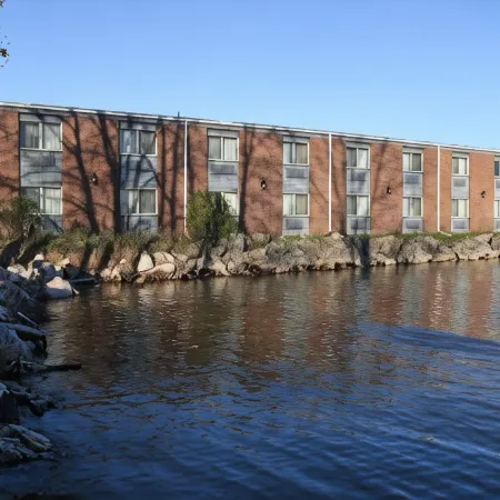 Lighthouse Inn - Two Rivers