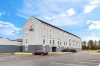 Baymont by Wyndham Prince George/Fort Gregg-Adams - Parkplatz