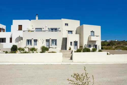 Tsakanos Home - parking