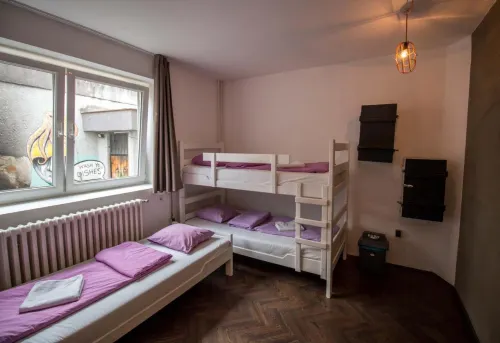Hostel Fair and Square - Hostels