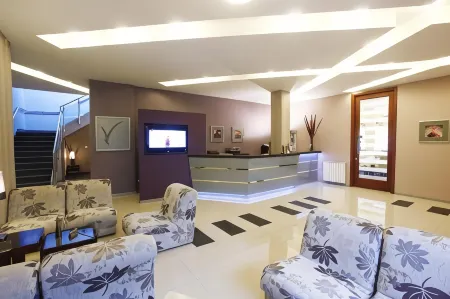 Hotel Centar Отели рядом с достопримечательностью «Fountain of the Mothers of Macedonia»