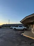 Rodeway Inn & Suites - parking