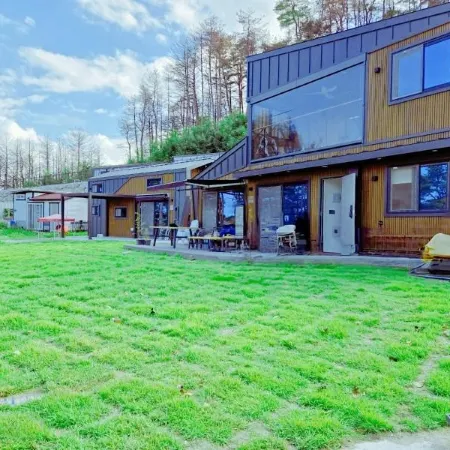 Gangneung Gyeongpo Cabin Pension Отели рядом с достопримечательностью «Павильон Кёнподэ»