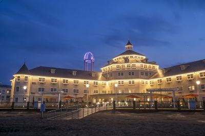 Hotel Exterior Cedar Point Hotel Breakers Photo