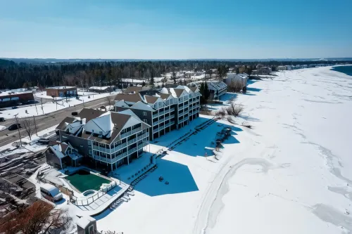 Cherry Tree Inn & Suites - parking