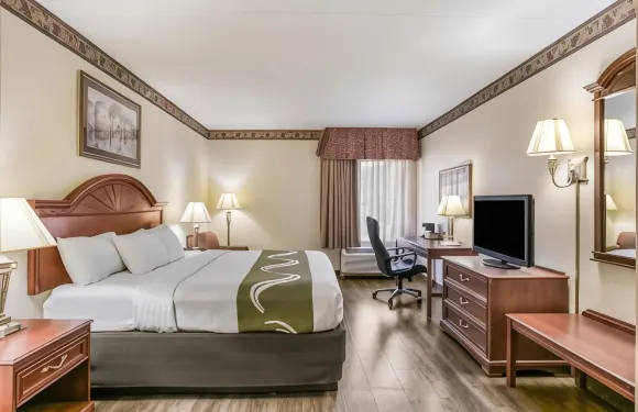 貝萊爾 I-95 出口 77A 凱藝套房酒店