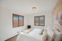 Cedar Lake Getaway with Sauna - Cozy Fireplace!