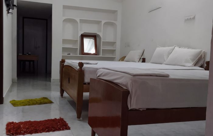 Parisha Residency- Temple Side Hotel