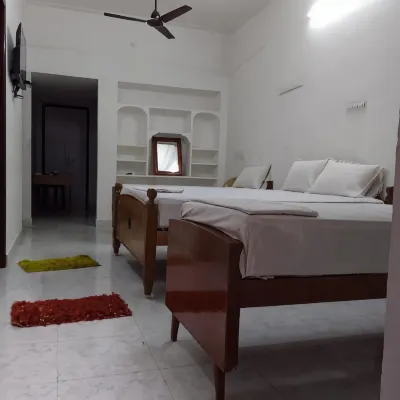 Parisha Residency- Temple Side Hotel