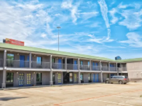 Scottish Inns & Suites Shenandoah Woodlands Mall Hotels in Shenandoah