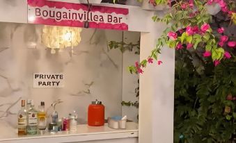 Colony Club Inn & Suites