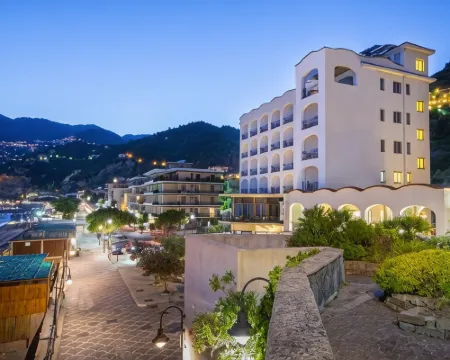 Hotel Sole Splendid Hotels in Maiori