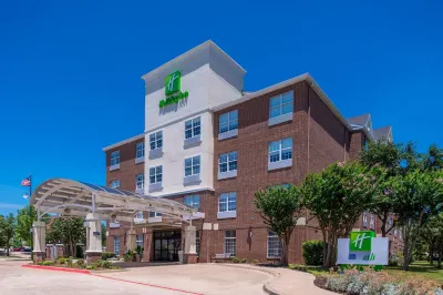 Holiday Inn & Suites Dallas-Addison Hotels near Greenhill School Softball Field
