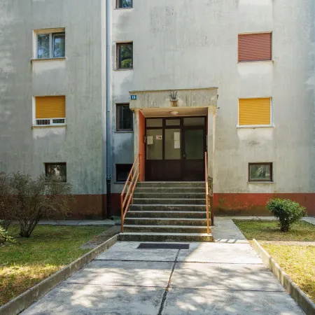 Apartment Sleeps 4 with Free Parking