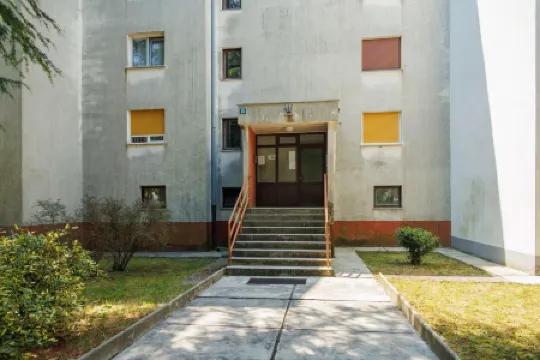 Apartment Sleeps 4 with Free Parking