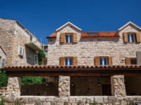 Heritage Hotel Dea Hvar โรงแรมในฮวาร์