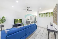 Zenbythecoast Front Porch Lawn Outdoor Dining Hotels near Charles Darwin University