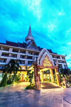 Smiling Deluxe Hotel
