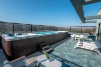 Naomi Boutique Suites - Pool