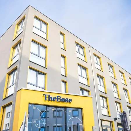 The Base Berlin One Отели рядом с достопримечательностью «Дворец Шенхаузен»