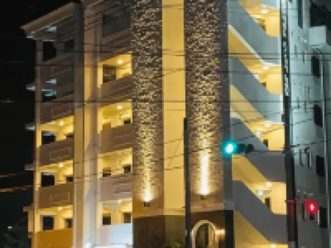 ＨＯＴＥＬ　Ｙ´ＲＩＳＥ　ＴＯ　ＵＲＡＳＯＥ 浦添のホテル