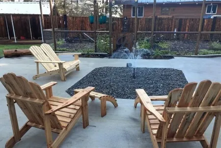 The Lazy B - Modern Cabin Tucked Among the Cedars. Mt. Ranier, White Pass. Отели рядом с достопримечательностью «La Wis Wis Campground»