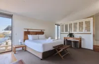 Caves Coastal Bar & Bungalows Hotels in Caves Beach