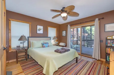 Entire Cabin in Lost River w/ fire pit + pet friendly!