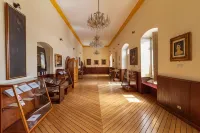 Friends Hotel & Rooftop - Historic Center & Museums