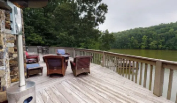 Stunning Views on Lake Lanier! Peaceful and quiet cove.