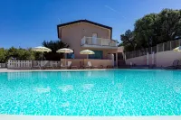 Park Hotel Asinara فنادق في استینتینو