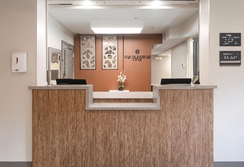 Candlewood Suites East LansingOver view