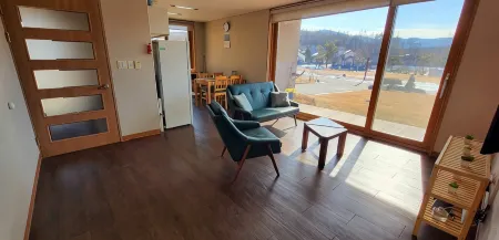 Pyeongchang Cozy House Pension Отели рядом с достопримечательностью «Daegwallyeong Sheep Farm»