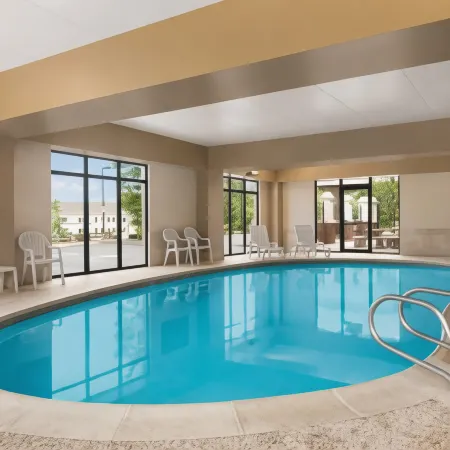 Hampton Inn & Suites Manchester-Bedford