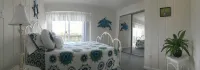 Beautiful Sunsets, Short walk to the Beach, Pet Friendly!