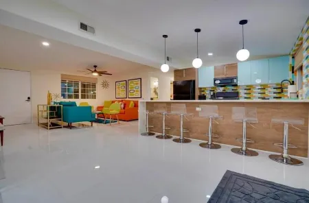 The Atomic Flamingo Отели рядом с достопримечательностью «40868 Ave Solana»