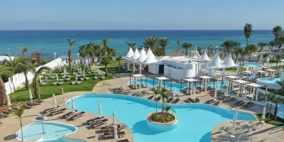 Sunrise Pearl Hotel & Spa Hotels near Cyclops Cave