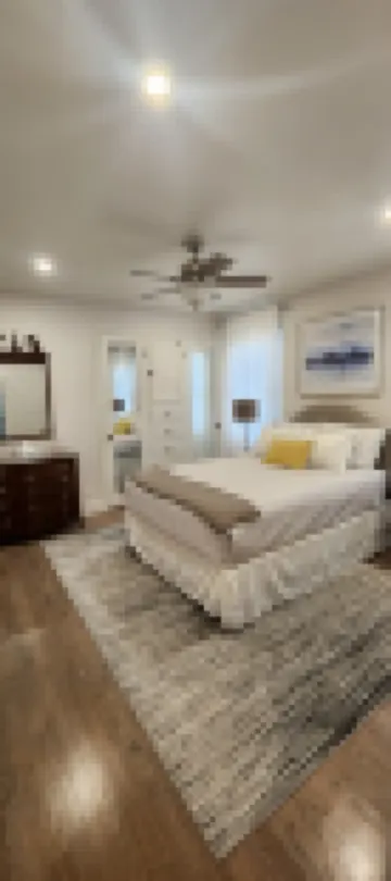 More on Moore, Remodeled Historic Home w/ AC, 4Br/2BA, Washer & Dryer Sleeps 8