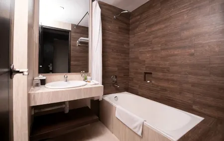 The Sun Hotel Sidoarjo Отели в г. Sidoarjo