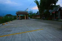 Pai Vintage Garden Resort - parking