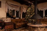 Megamiko  Annie Hills