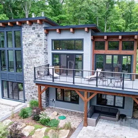 Serene 6-Bedroom Retreat in Tory Hill with Lake Views