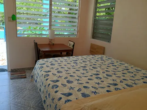 Room w/ba AC Wi-Fi in Esperanza Apt. 1