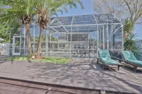 Waterfront Resort with screened HEATED POOL nestled in secluded Tampa Shores! - Homestays