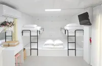 Brousseau Glamping N Caravan - Pools
