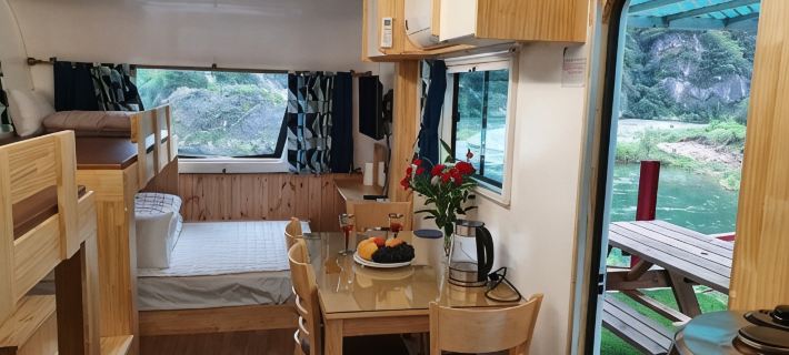Donggang Village Caravan Pension Hotel di Yeongwol