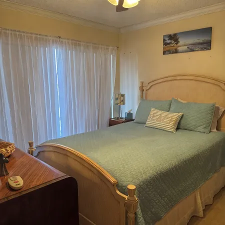 Charming 2-bedroom, 1.5-bath condo located on the intercoastal waterway