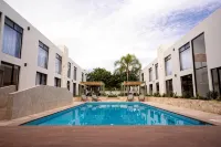La Posada Hotel y Suites - Pools