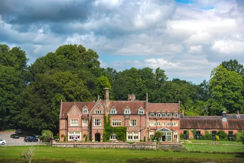 Burley Manor - Pet-friendly